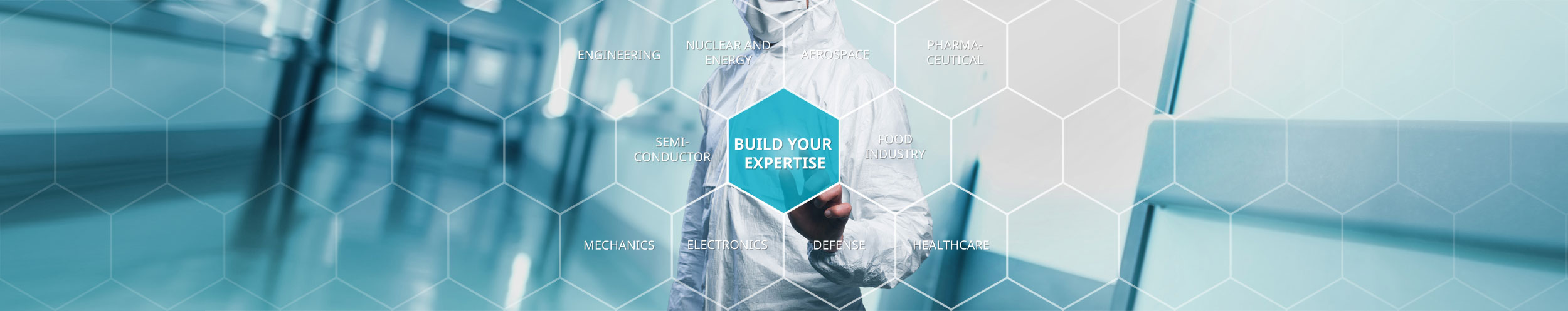 Persoon in modulaire cleanroom